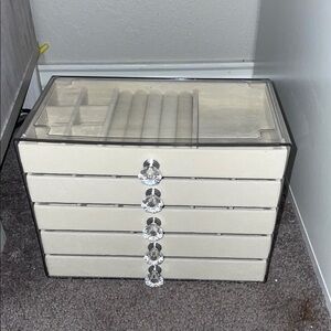 Elegant Cream Jewelry Organizer